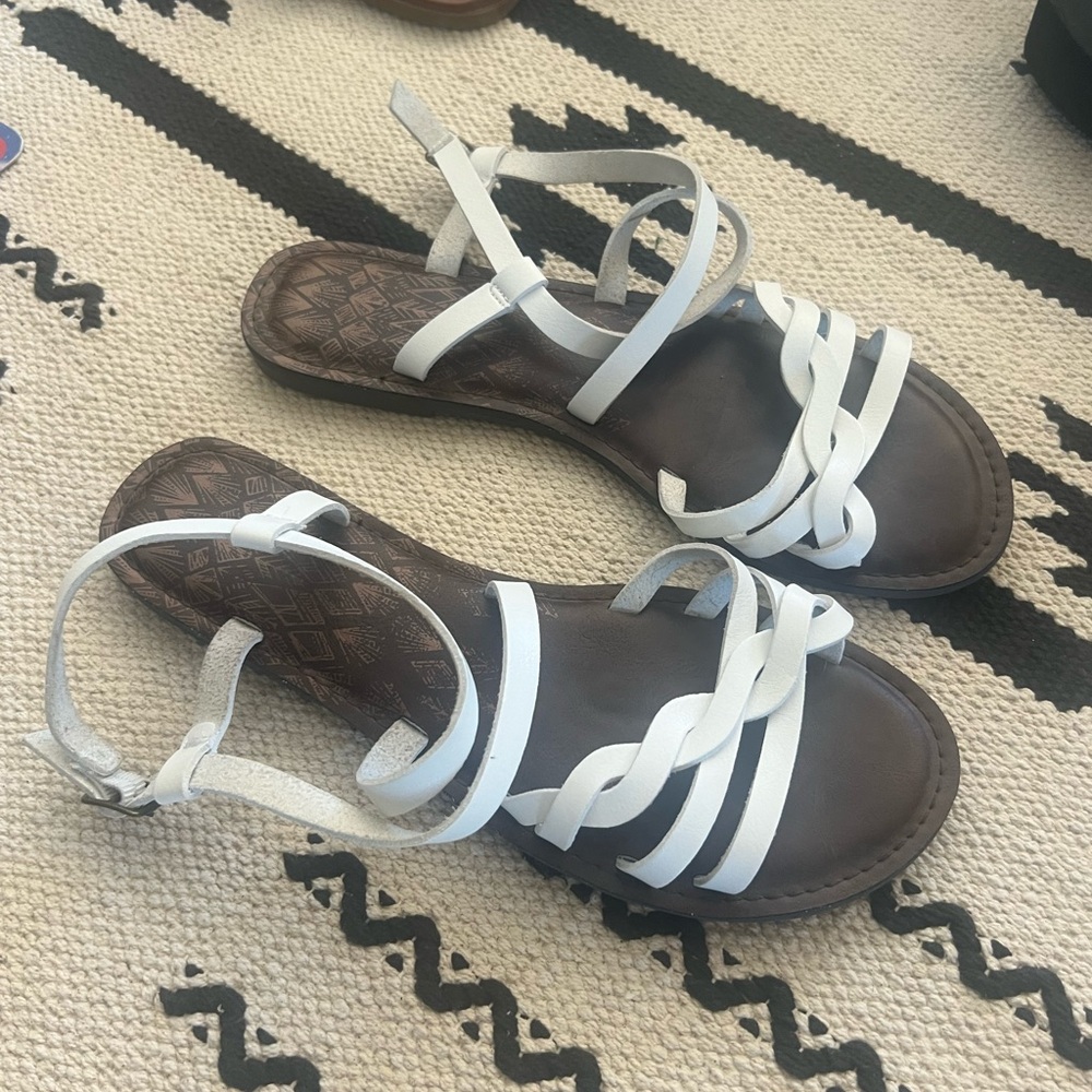 SZ 10 TIME and TRU White Sandals NEW